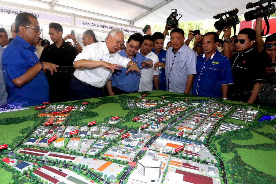 Prime Minister Datuk Seri Najib Razak also launched the Bumiputra Furniture Entrepreneur Scheme (SuperBumi). (NSTP/ADI SAFRI)