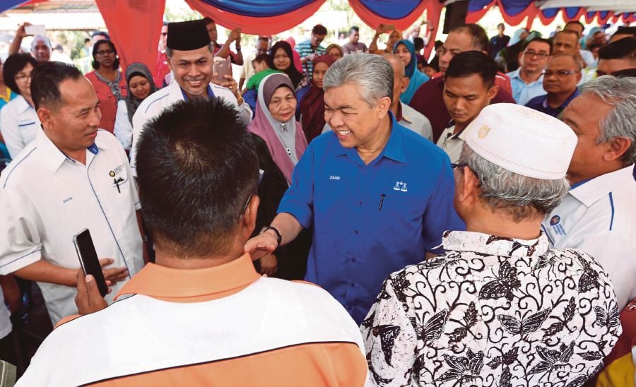 Selangor Menteri Besar Datuk Seri Mohamed Azmin Ali has indicated his intention to contest elsewhere as he is expected to lose in his Gombak seat in the coming general election, Deputy Prime Minister Datuk Seri Dr Ahmad Zahid Hamidi. (Pix by MUHAIZAN YAHYA)