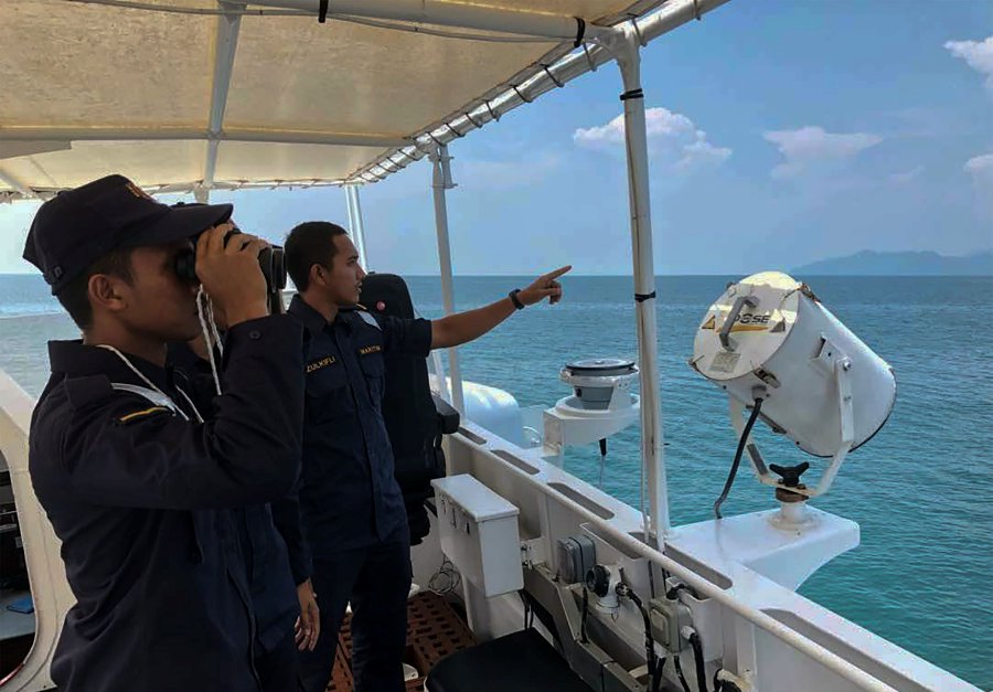 t was reported that the group was trying to enter Malaysia to seek refuge following the atrocities in their homeland, Myanmar. The boat ferrying dozens of Rohingya refugees was trying to reach Malaysia but was forced to stop off Thai’s western coast in Krabi province on early Sunday due to bad weather. (Photo courtesy of MMEA)