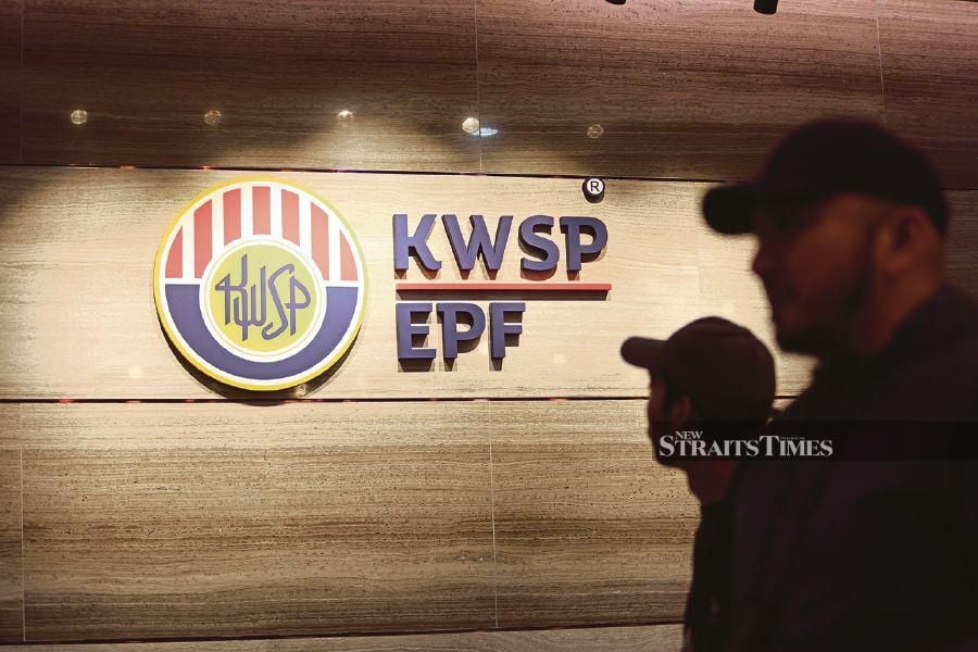 Gerakan wants the Employees Provident Fund to consider giving an additional 0.5 per cent to one per cent dividend to members in a bid to encourage them to continue to save with the fund. NSTP file pic