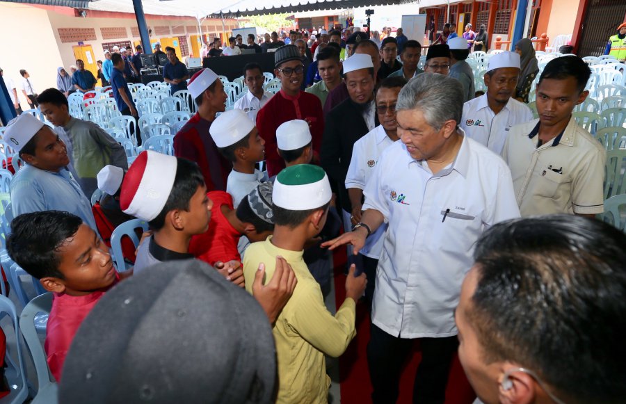 Deputy Prime Minister Datuk Seri Dr Ahmad Zahid Hamidi said Tahfiz schools nationwide must conduct fire drills with the cooperation from Fire and Rescue Department as well as with guidelines from the Occupational Safety and Health Management (KKP) handbook. (Pix by MUHAIZAN YAHYA)