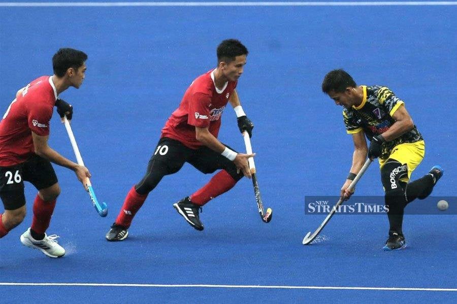 Tenaga Nasional (red) took a step closer to qualify for the TNB Cup final when they defeated Universiti Teknologi Mara (UiTM) 3-1 in the semi-final first leg at the National Hockey Stadium in Bukit Jalil today. NSTP/EIZAIRI SHAMSUDINs
