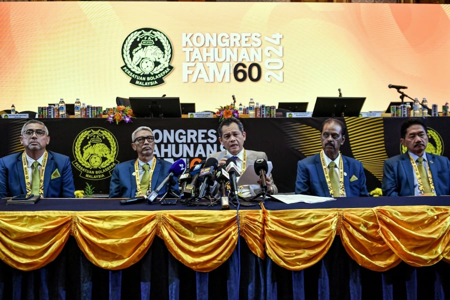 Should full-time presidents be paid to lead national sports associations (NSAs) in Malaysia? -BERNAMA FILE PIC