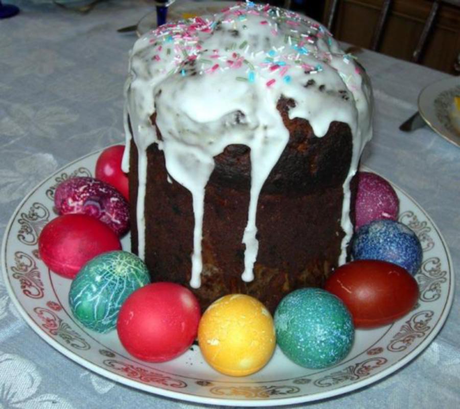 Kulich and Easter eggs prepared by author’s daughter, Polina. COURTESY PIC
