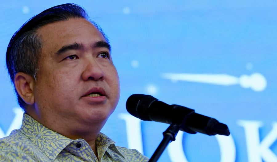 Transport Minister Anthony Loke said Phase 1 involving 10 shipping companies will assess the integrity of the system which began on April 21. --fotoBERNAMA (2024) HAK CIPTA TERPELIHARA