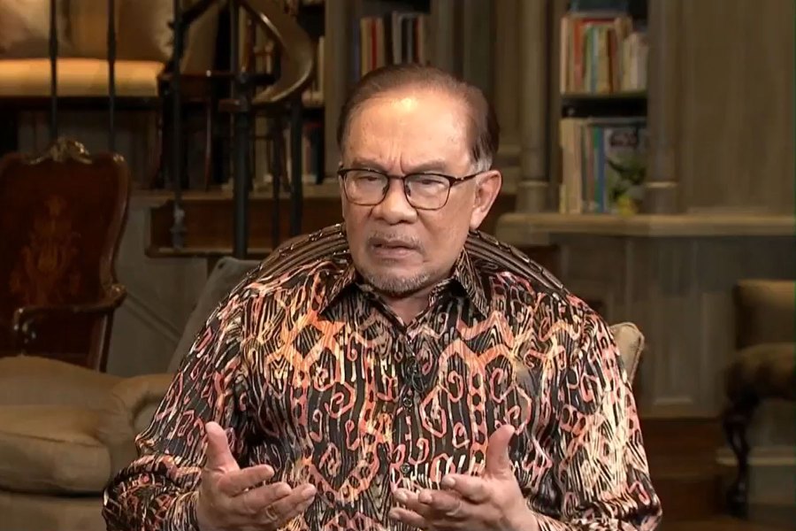 Prime Minister Datuk Seri Anwar Ibrahim has questioned critics of the unity government, who have characterised it as a less Malay and Islamic government. PIC SCREEN CAPTURED FROM TV3