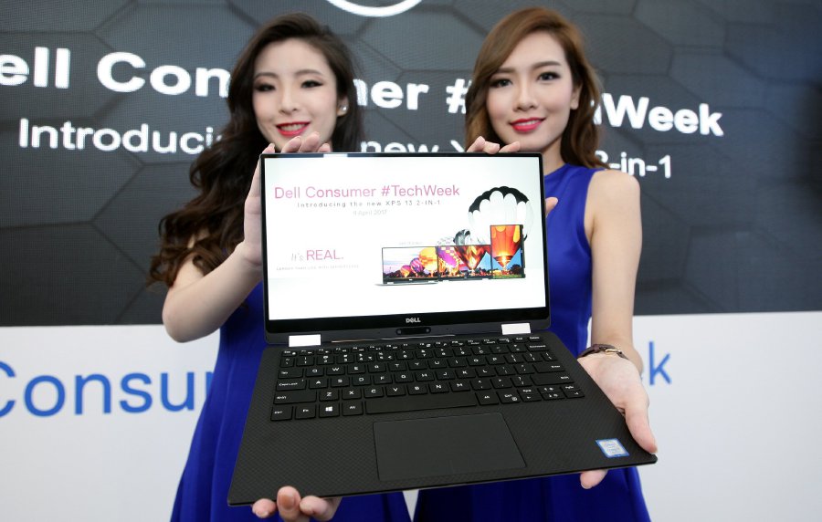  Dell unveils its new XPS 13 2-in-1 laptop, the world's smallest hybrid laptop. The fan-less design keeps it silent and the quick-booting solid state drive has it up and running in seconds. Pix by Aswadi Alias