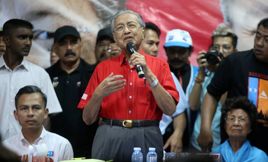 (Archive image) Former Premier Tun Dr Mahathir Mohamad has been asked to apologise following an open letter he wrote to the Malaysian Armed Forces (ATM) and the Royal Malaysian Police (PDRM), deemed as tarnishing the dignity of ATM veterans. Pix by Nur Adibah Ahmad Izam