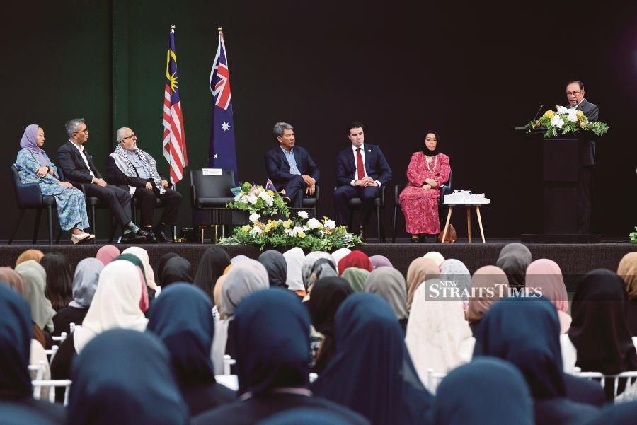  Prime Minister Datuk Seri Anwar Ibrahim delivers his speech during the launching of the Al-Taqwa Sports Complex in Melbourne, Australia yesterday. Anwar is in Australia to attend the Second Australia-Malaysia Annual Leaders’ Meeting (ALM) and Asean-Australia Special Summit.