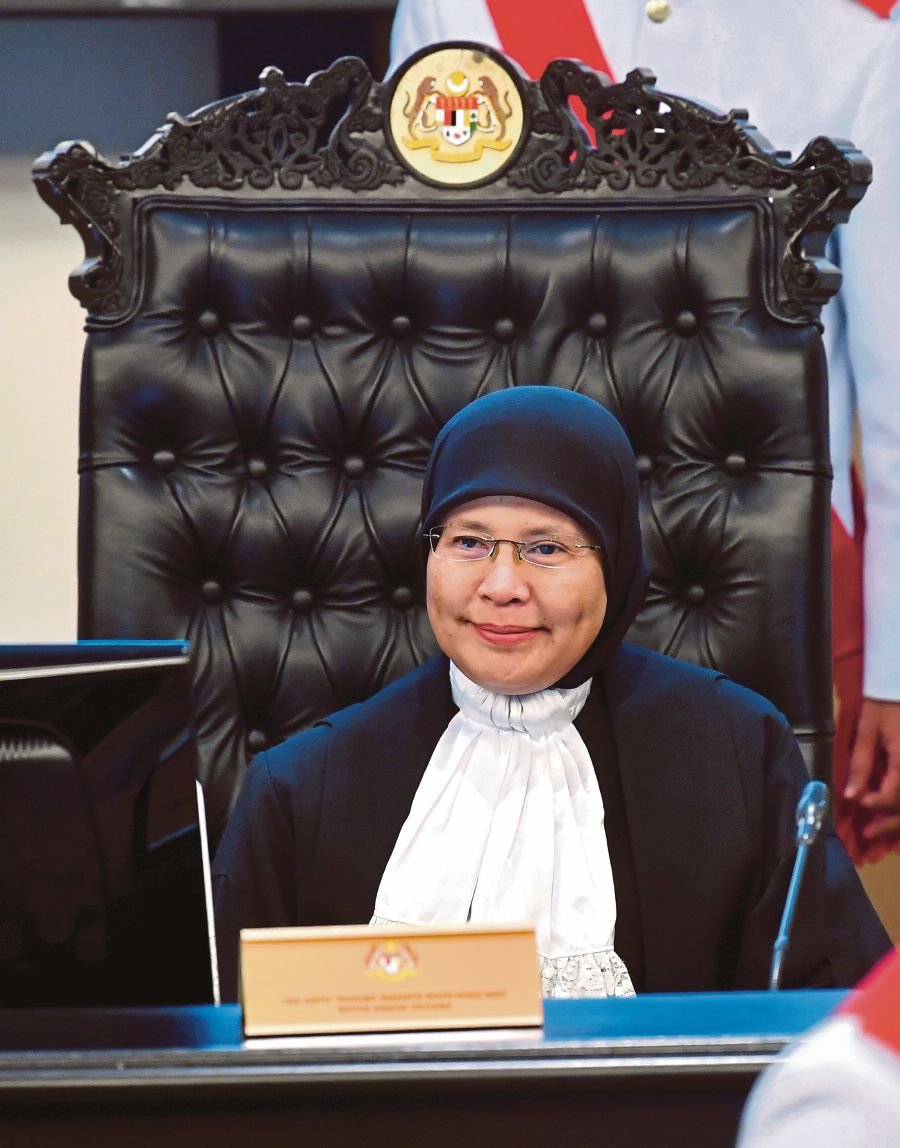 Datuk Tengku Maimun Tuan Mat’s appointment as Malaysia’s first  woman chief justice is a milestone for the judiciary. BERNAMA PIC