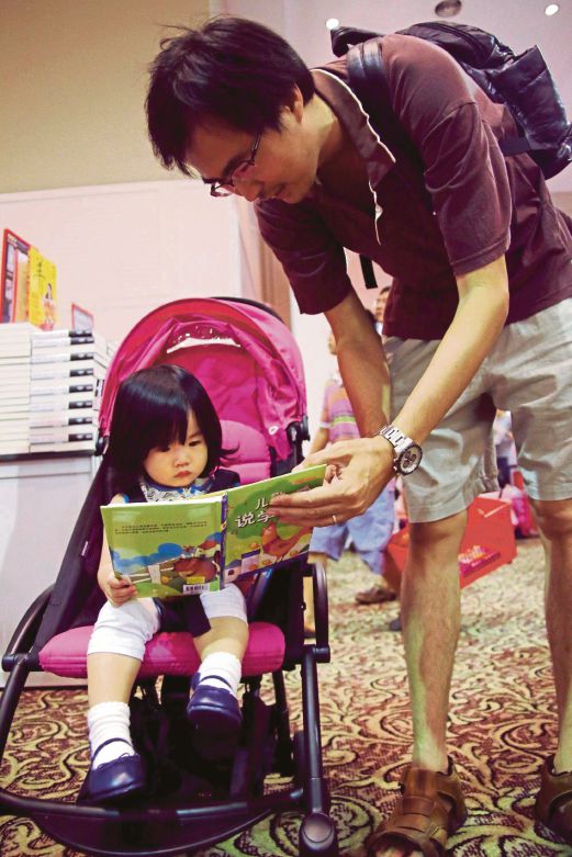  Parents are encouraged to bring their children to inspire them to read.