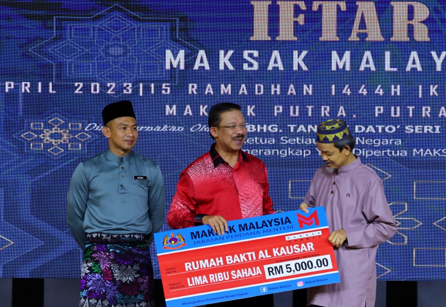 The Public Service Department (PSD) will review the service circular related to the giving and receiving of gifts, said Chief Secretary to the Government Tan Sri Mohd Zuki Ali. -BERNAMA PIC