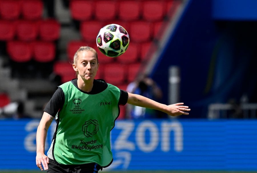 Who is England midfielder Keira Walsh?