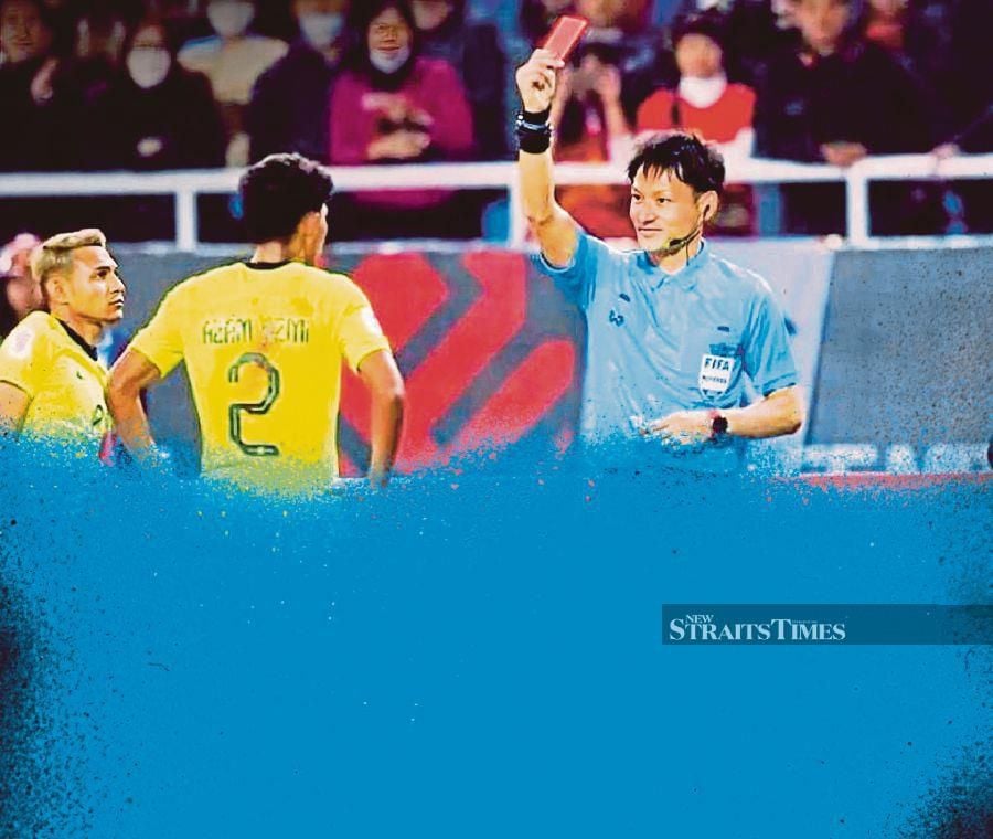 Japanese referee Ryuji Sato flashing a questionable red card to Malaysia’s Azam Ami Murad during a 2022 AFF Cup match. 