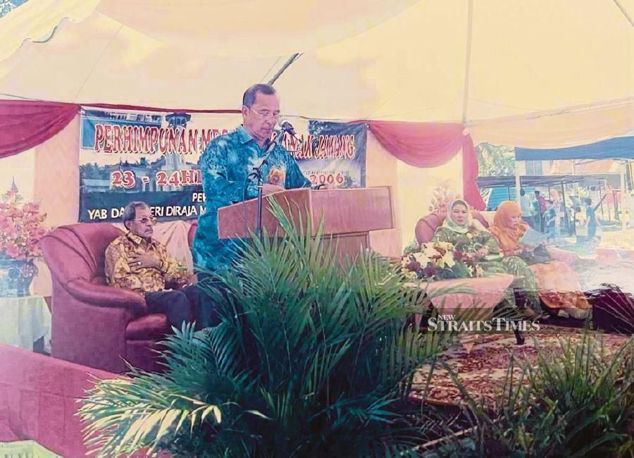 Bapak speaking at an event after his retirement from politics. Though Bapak quit politics in 1995, he continued to serve the people until he died in 2014. - Pic courtesy of writer