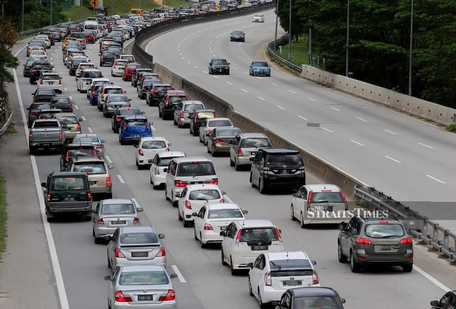 Kuala Lumpur – Karak Expressway and East Coast Expressway (Phase 1) concessionaire ANIH Berhad said the scenario is bound to happen as those living in the Klang Valley would grab the opportunity to return to their hometowns. - NSTP/ABDULLAH YUSOF
