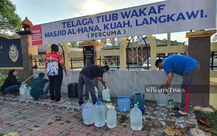 A waqf (endowment) tube well at Masjid Al-Hana here, which began operating in August, has been the primary source of clean water supply for residents of Kuah town over the past week. NSTP/HAMZAH OSMAN