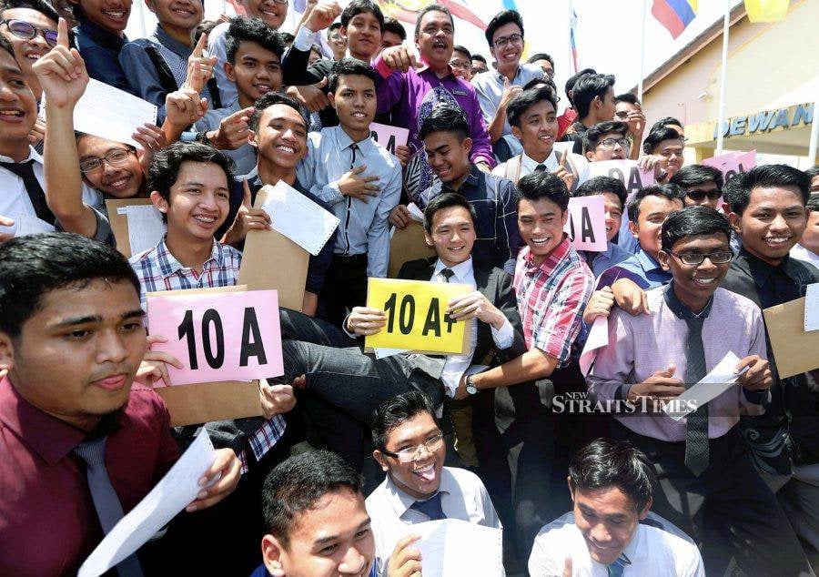 Fadhlina said a total of 4,877 students with 10As and above applied for matriculation, with 2,610 were Bumiputera and 2,267 non-Bumiputera. - NSTP file pic