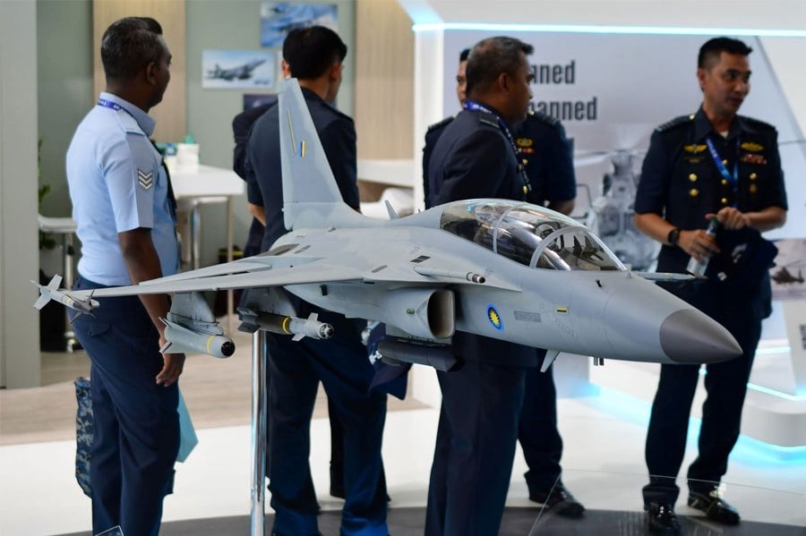 A model of the RMAF FA-50M Block 20 at LIMA 2023. PIC COURTESY OF MALAYSIAN DEFENCE