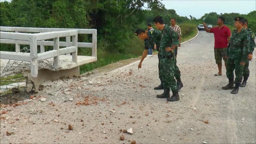 Five Thai border policemen injured in bomb attack near Golok river ...