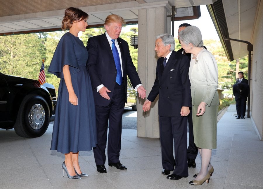 Картинки по запросу Emperor Akihito and Empress Michiko Melania trump
