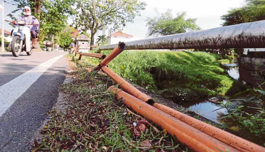 The broken railings along Sungai Air Hitam near Jalan Kampung Melayu in George Town. Pix by Danial Saad