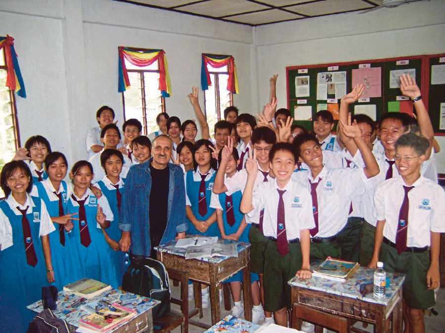 The writer with SMK Tinggi students during his visit to Sarikei, Sarawak. -Pic courtesy of Dr Victor A. Pogadaev