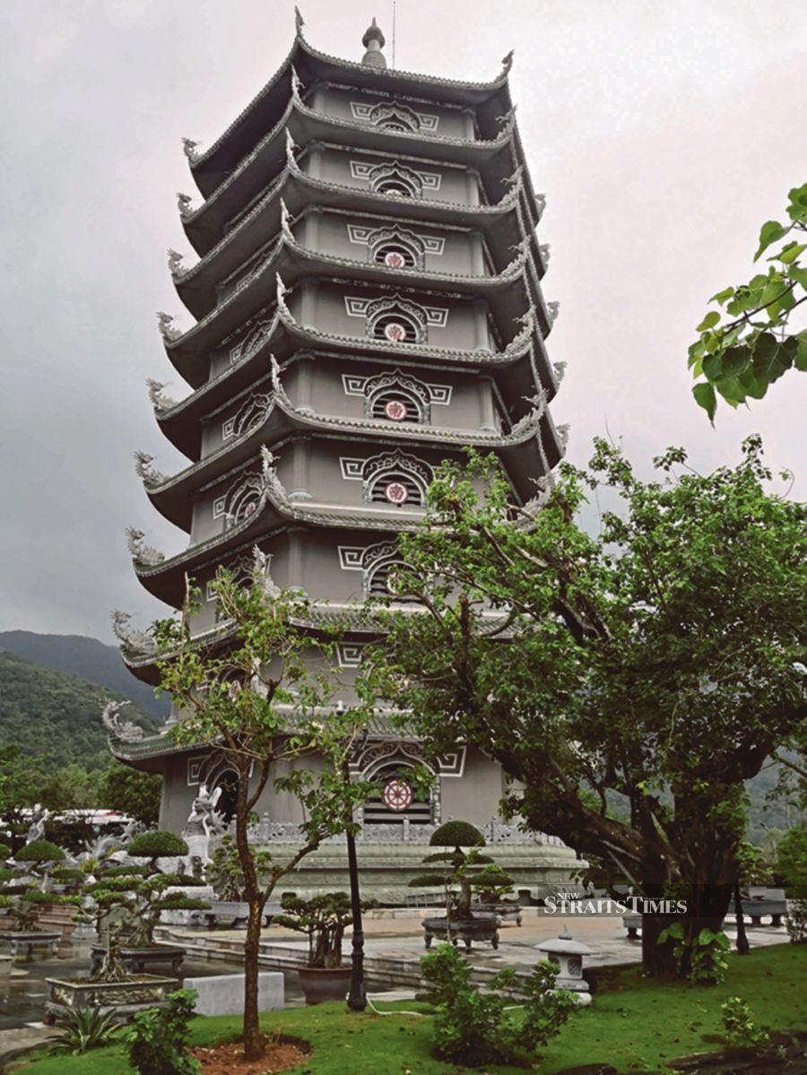 Linh Ung Pagoda complex is located at Son Tra Peninsula.
