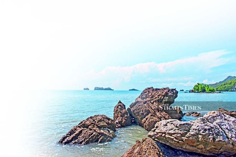 Find solace on the secluded paradise of Pulau Tuba, a small island off the coast of Langkawi. 