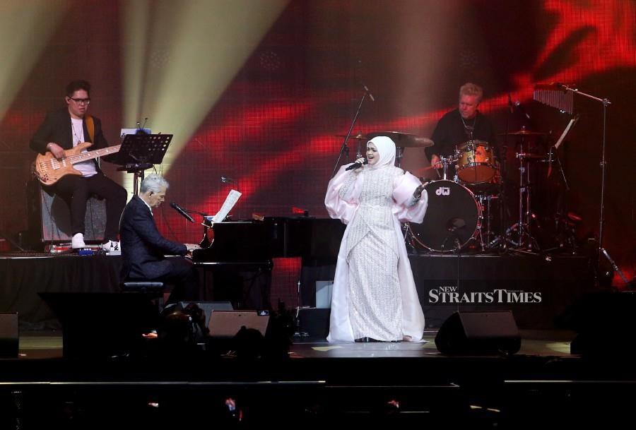 Datuk Seri Siti Nurhaliza at the Hitman David Foster & Friends show at Mega Star Arena. -NSTP/EIZAIRI SHAMSUDIN