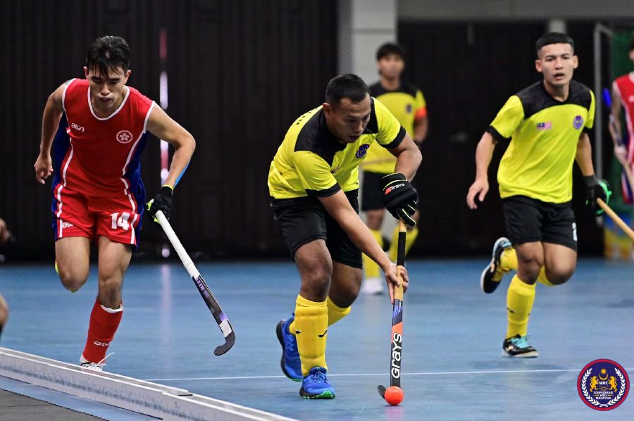 Malays a lost 2-1 to New Zealand before bouncing back to whip Hong Kong 24-0 in the Sultan Nazrin Shah men's international Indoor Tournament at Indera Mulia Stadium in Ipoh today.PIC COURTESY OF MHC