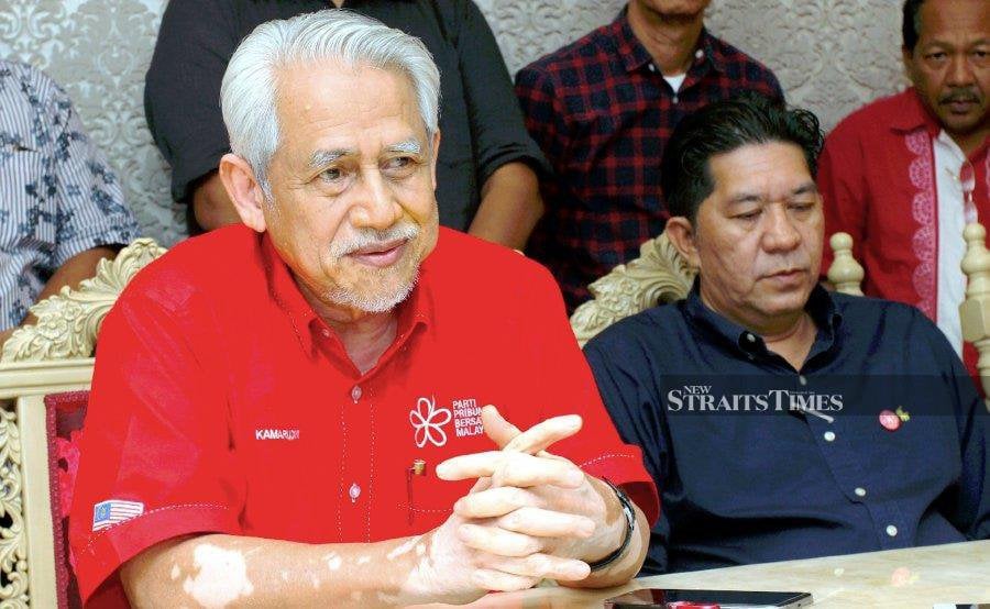 Kelantan Parti Pribumi Bersatu Malaysia (Bersatu) chief Datuk Kamaruddin Md Nor expressed his displeasure with Jeli member of parliament Zahari Kechik's decision to follow in the footsteps of Gua Musang MP. NSTP FILE PIC