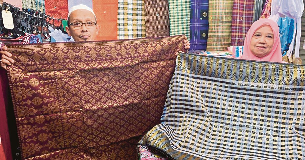 Cheaper imports driving Kelantan songket traders to the brink | New ...