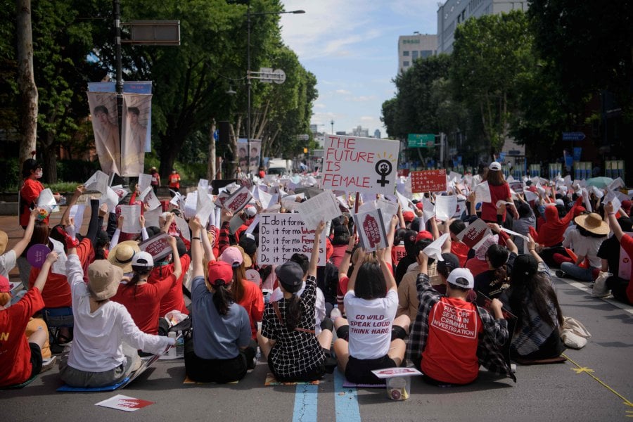 S. Korea women protest 'spycam porn' in mass rally