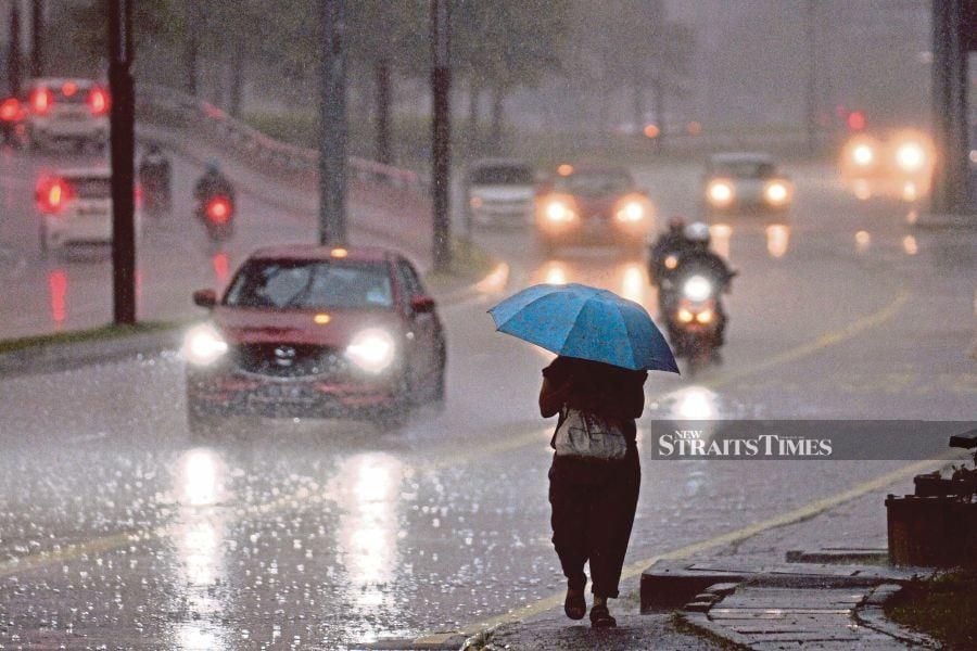 Heavy rain lashed the state capital intermittently since early today providing some relief after a prolonged hot and dry spell. - NSTP/AIZUDDIN SAAD