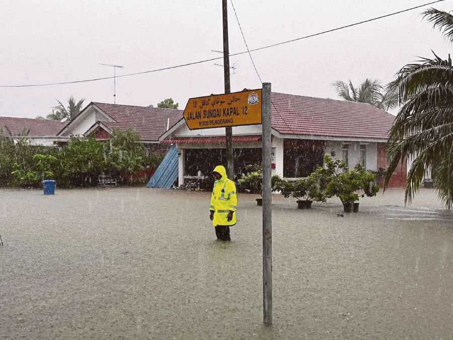 Several areas in Pahang, Johor and Sarawak are expected to experience continuous rain until tomorrow and Jan 21.- NSTP file pic
