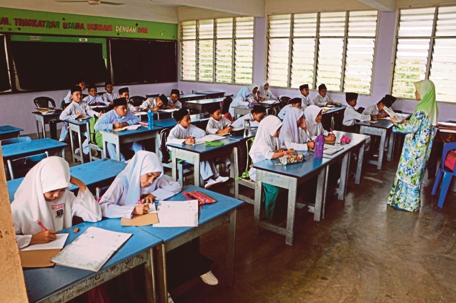 More than 6,000 contract teachers have been placed in schools nationwide beginning Apr 15.- NSTP file pic