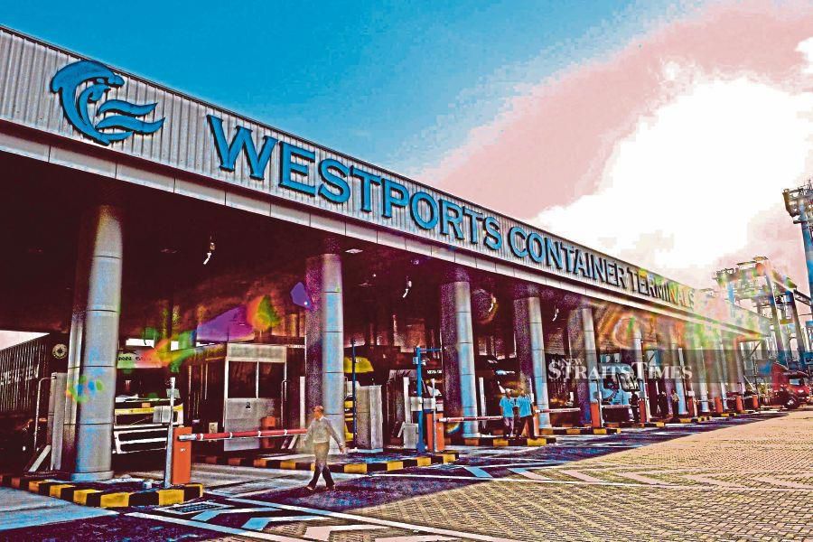 Westports Holdings Bhd’s net profit fell 12.3 per cent to RM206.1 million in the fourth quarter ended Dec 31, 2023 (4Q23) from RM235.04 million a year ago. STR/FAIZ ANUAR