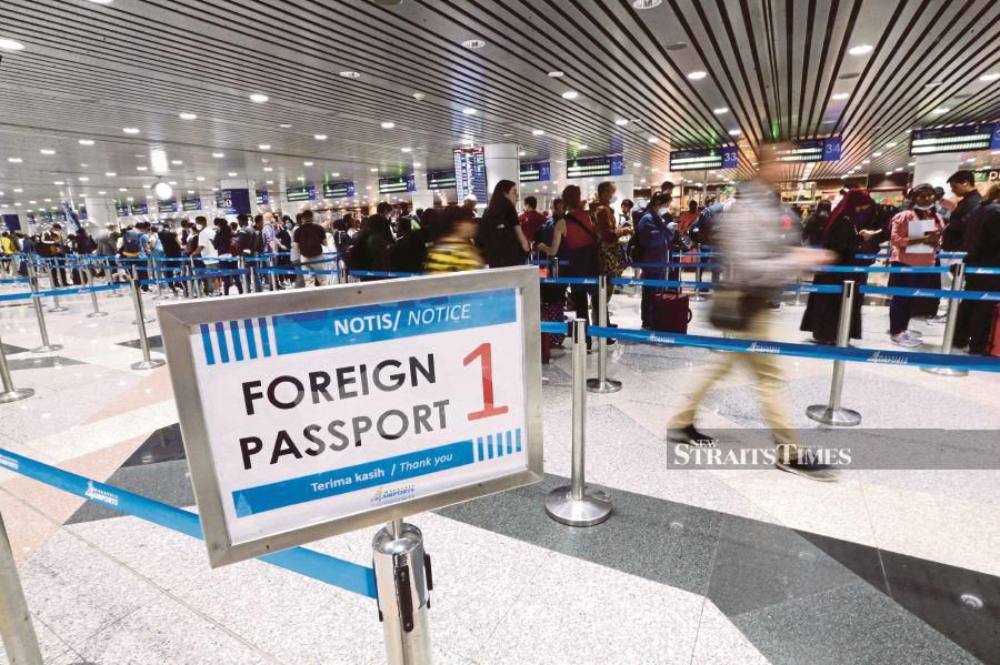 Travellers arriving at the Kuala Lumpur International Airport (KLIA) waited between one and three hours to go through immigration clearance this afternoon. -NSTP file pic