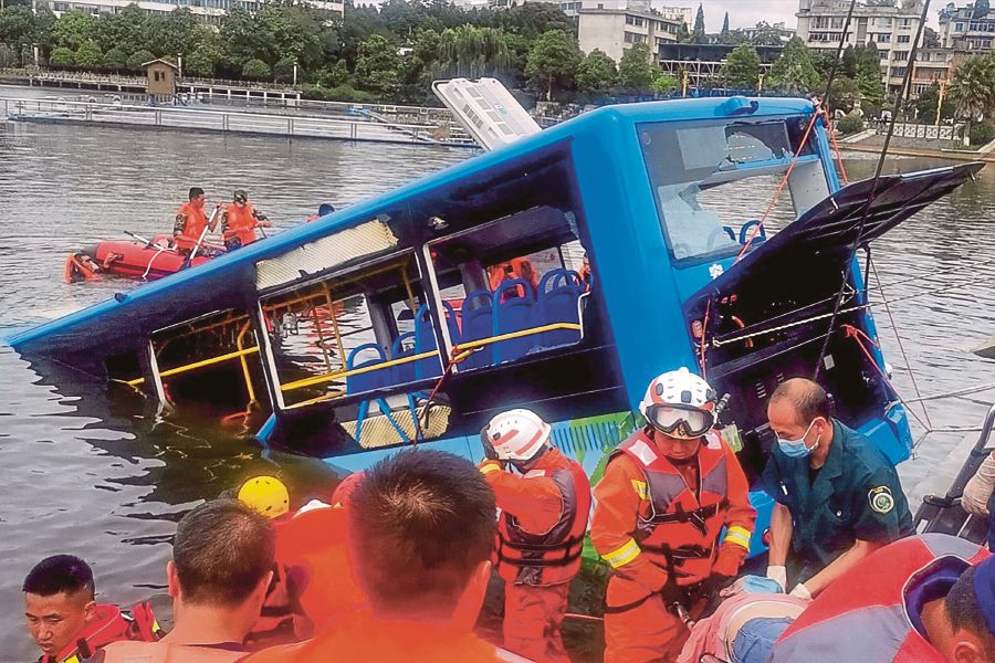 Drunk China Bus Driver Behind Crash Which Killed 21 Students | New ...