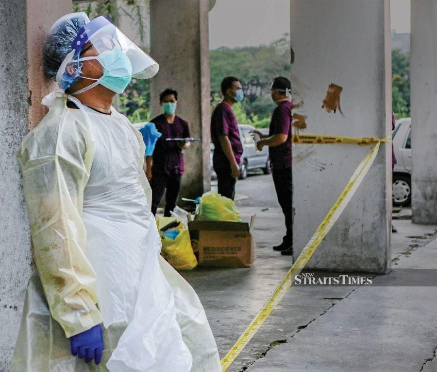 The impact of the Covid-19 pandemic has led to significant emotional stress among the country’s frontliners, particularly healthcare workers. - NSTP file pic