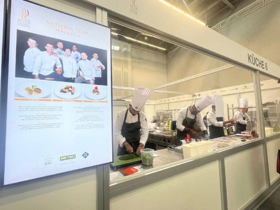 Competing under the banner of the Professional Culinary Association of Malaysia and supported by the Malaysian Palm Oil Council (MPOC), the team consisted of 16 chefs. PIC COURTESY OF MPOC