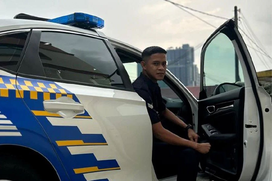 “I want to help people, so I make feel good videos to show the policemen are normal human beings too, said Corporal Muhamad Nur Shahrul Andhar Rosmi who is attached with the Petaling Jaya district police headquarters mobile patrol vehicle (MPV) unit.