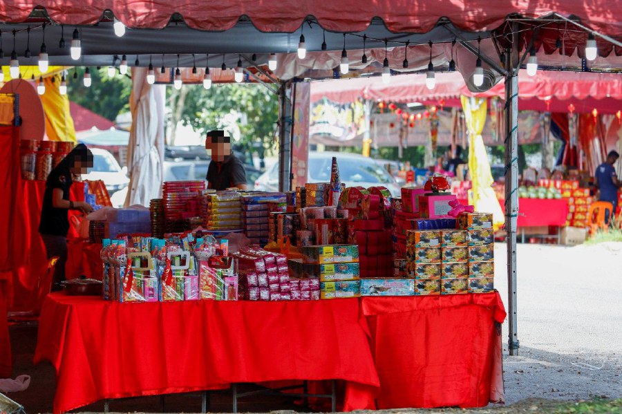 “The police, meanwhile, had provided guidelines for importing and trading Happy Boom and Pop-pop Fireworks for public sale during the festive seasons. 