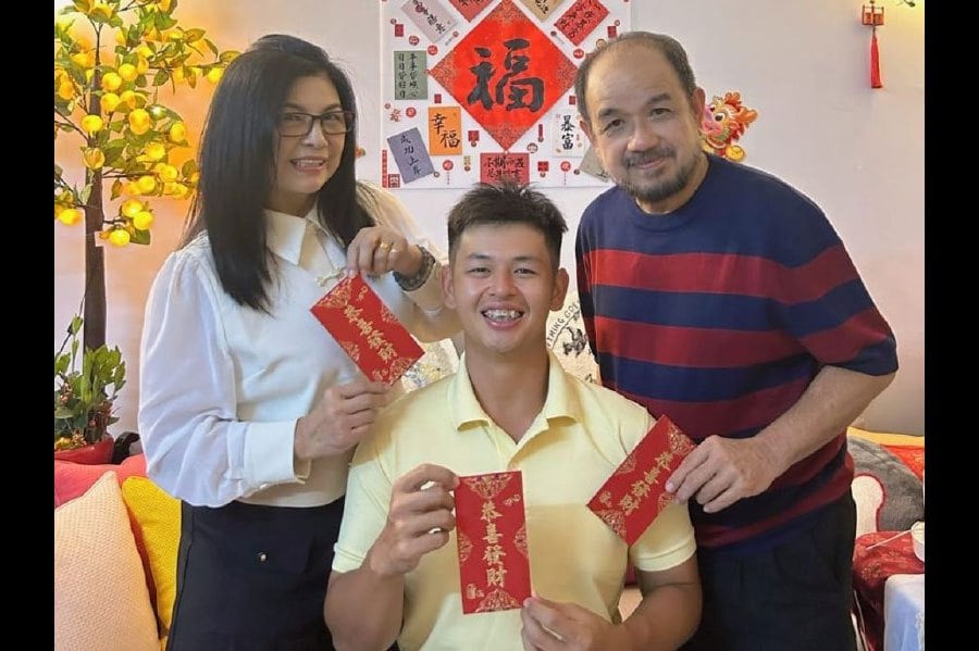 Ervin (center), 25, is sacrificing his celebrations to focus on his game, returning to training on the second day of the Year of the Dragon to ensure he arrives at the Mines Resort and Country Club in peak condition.