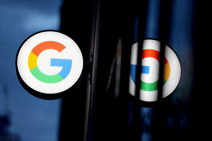 FILE PHOTO: The logo of Google LLC is seen at the Google Store Chelsea in Manhattan, New York City, U.S., November 17, 2021. REUTERS/Andrew Kelly/File Photo