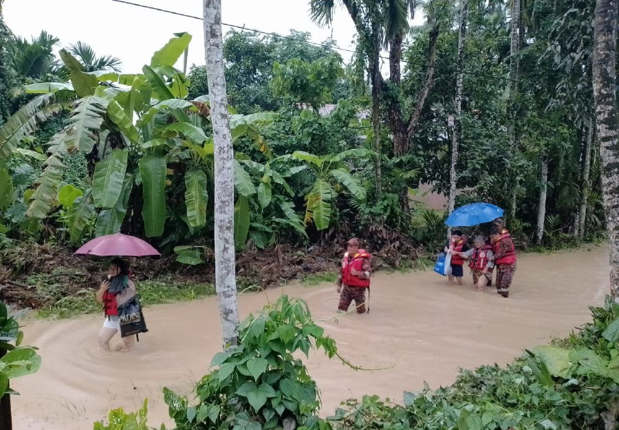 more-than-20-locations-in-west-coast-sabah-hit-by-flash-floods-new