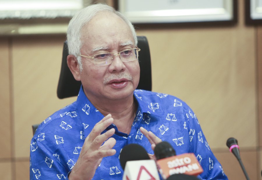  Prime Minister Datuk Seri Najib Razak said the Defence Ministry will be sending an integrated humanitarian mission to help Rohingya refugees currently seeking shelter at Chittagong, Bangladesh, after fleeing the atrocities brought about by the Myanmar military in Rakhine. Pix by Sairien Nafis