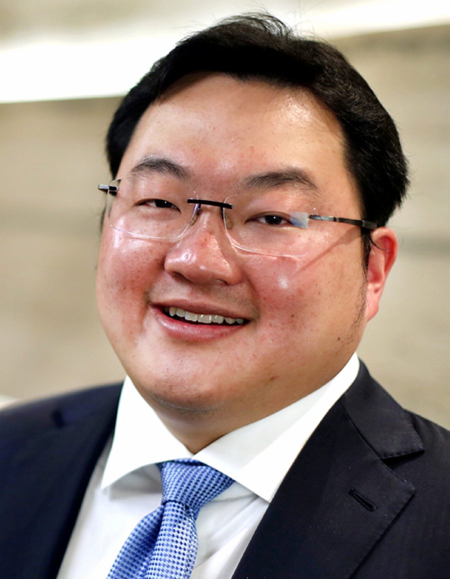 Former 1Malaysia Development Bhd (1MDB) special adviser Jho Low’s palatial home – situated about a kilometre from the main road in Tanjung Bungah – was seen teeming with pressmen at its front gate this morning. (File pix)