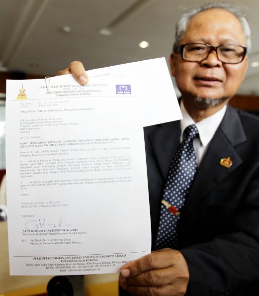 Sungai Burong assemblyman Datuk Shamsuddin Lias tenders his resignation as the state opposition leader citing the recent amendment to the state legislation that would force him to be the chairman of the Public Account Council.